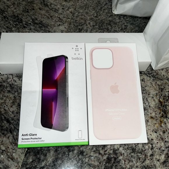 iPhone 13 Pro Max chalk pink silicone case & anti glare screen protector - Picture 1 of 3